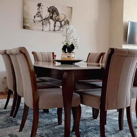 Apartment Whole Floor In Upscale Neighborhood *