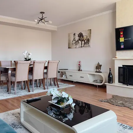 Whole Floor In Upscale Neighborhood Apartment