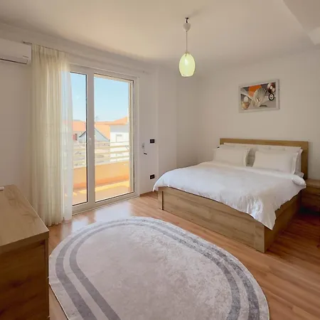 Whole Floor In Upscale Neighborhood Apartment *