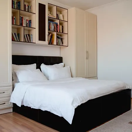 Whole Floor In Upscale Neighborhood Apartment *