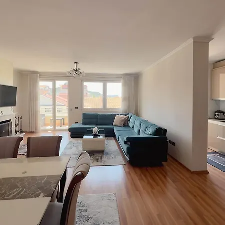 Apartment Whole Floor In Upscale Neighborhood *